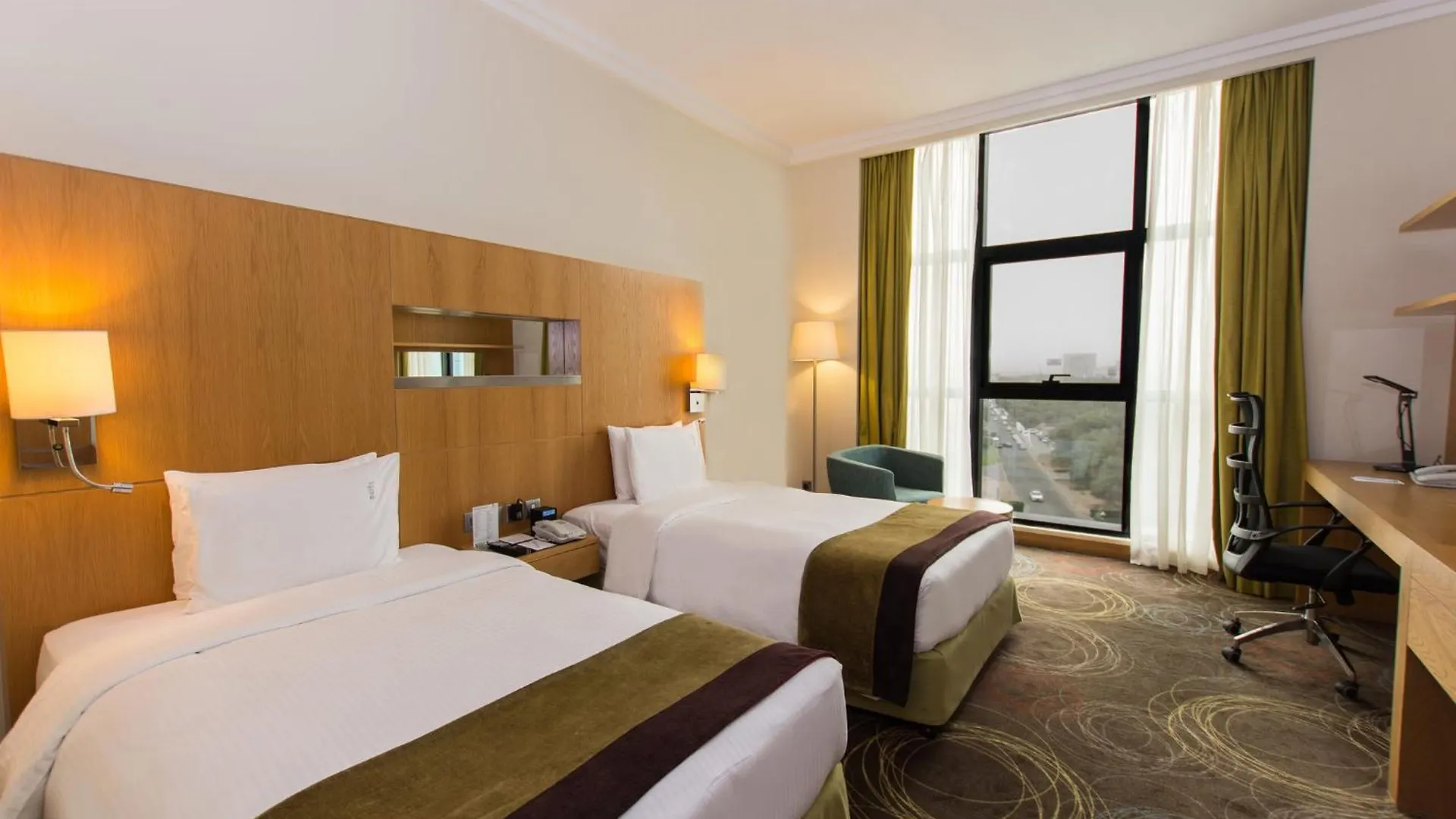 Holiday Inn Abu Dhabi By Ihg 4*,