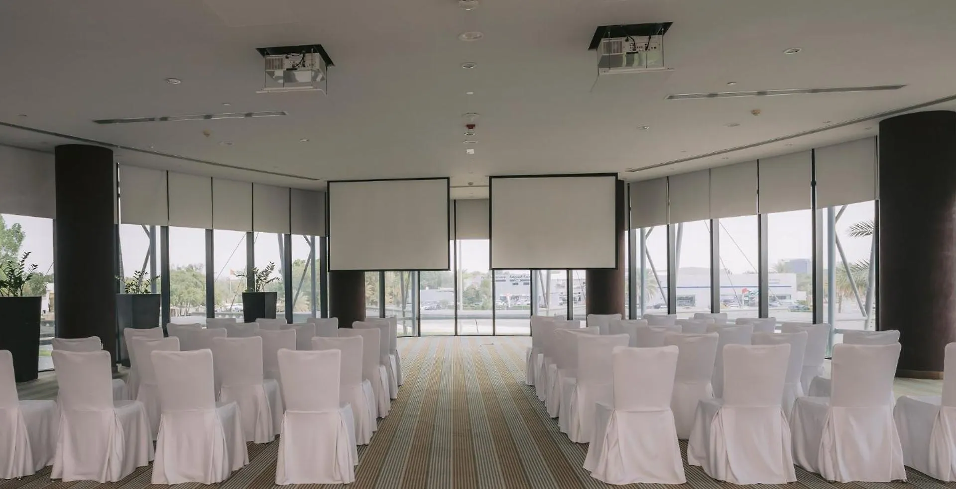 Hotel Holiday Inn Abu Dhabi By Ihg