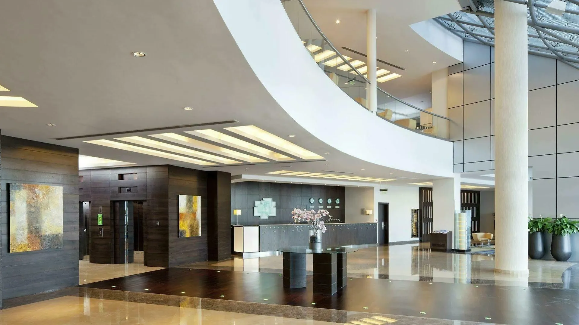 Hotel Holiday Inn Abu Dhabi By Ihg