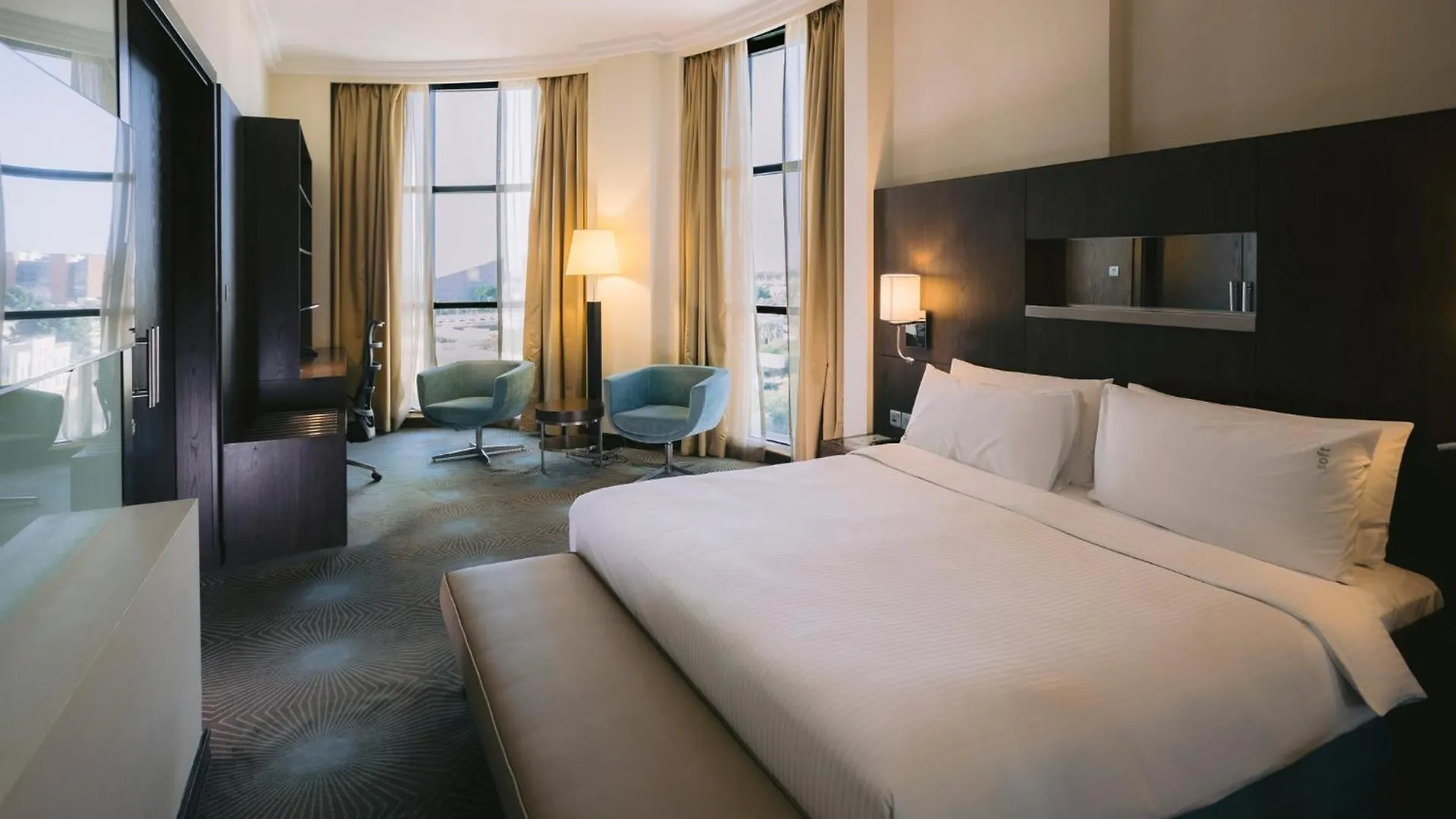 Holiday Inn Abu Dhabi By Ihg 4*,  Emirati Arabi Uniti