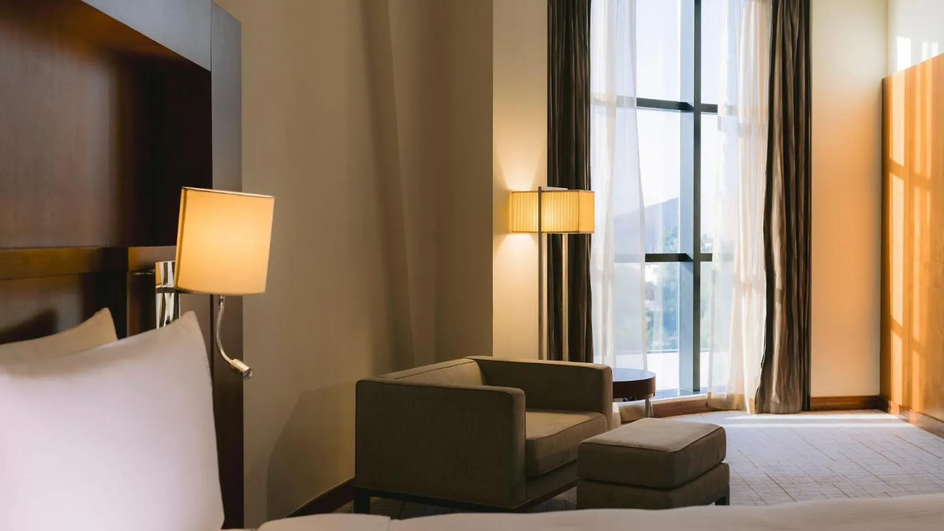 Holiday Inn Abu Dhabi By Ihg 4*,  Emirati Arabi Uniti