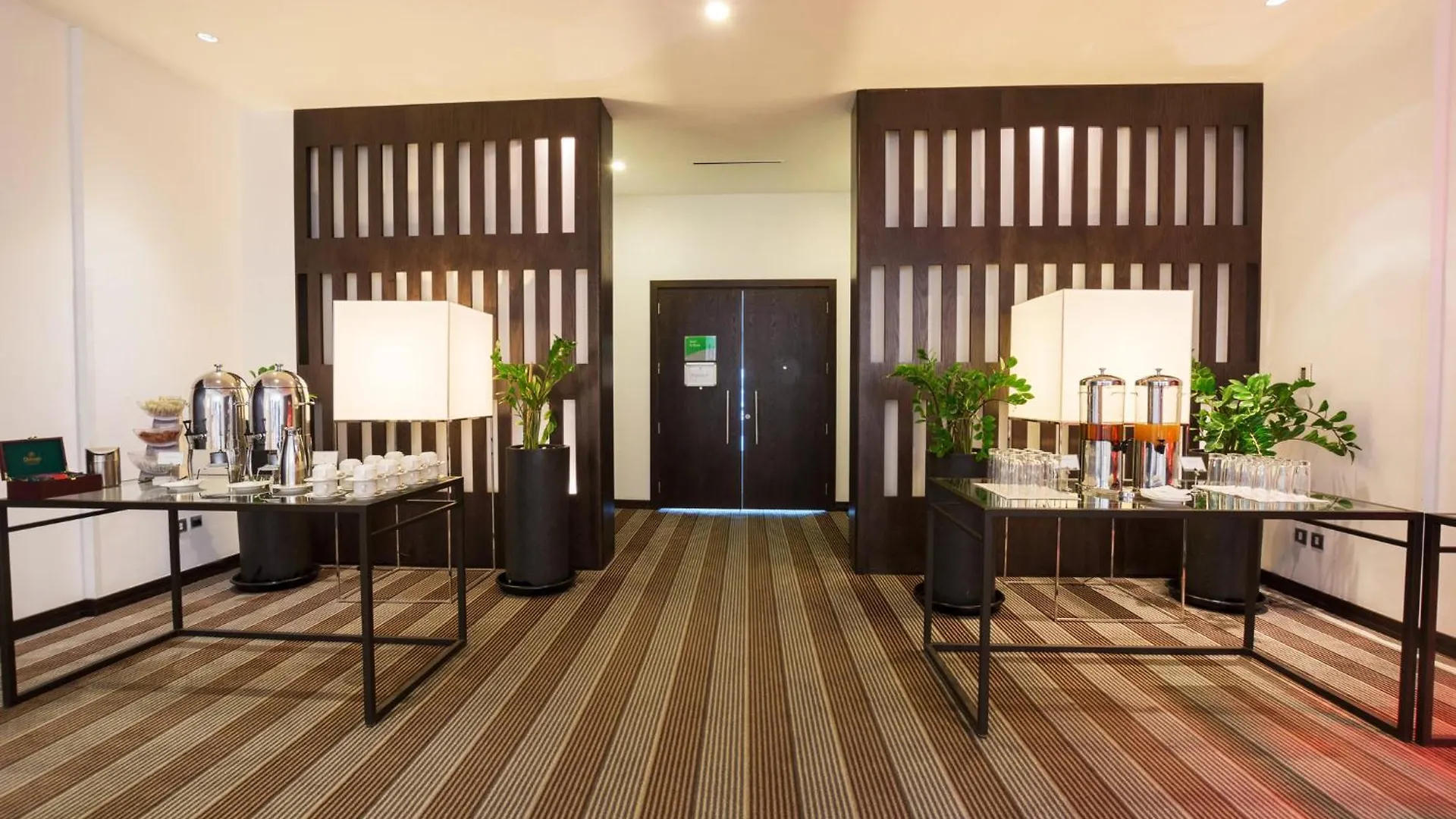 Holiday Inn Abu Dhabi By Ihg 4*,  Emirati Arabi Uniti
