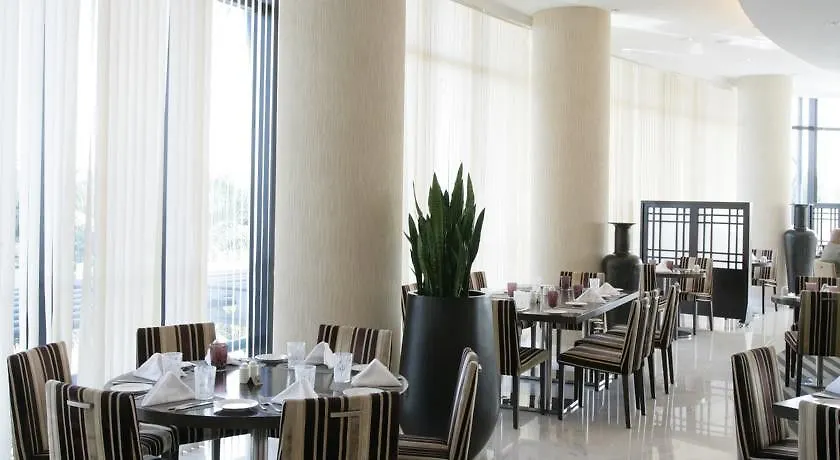Holiday Inn Abu Dhabi By Ihg 4*,